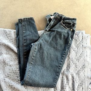 Women’s dark blue wash high waisted skinny jean